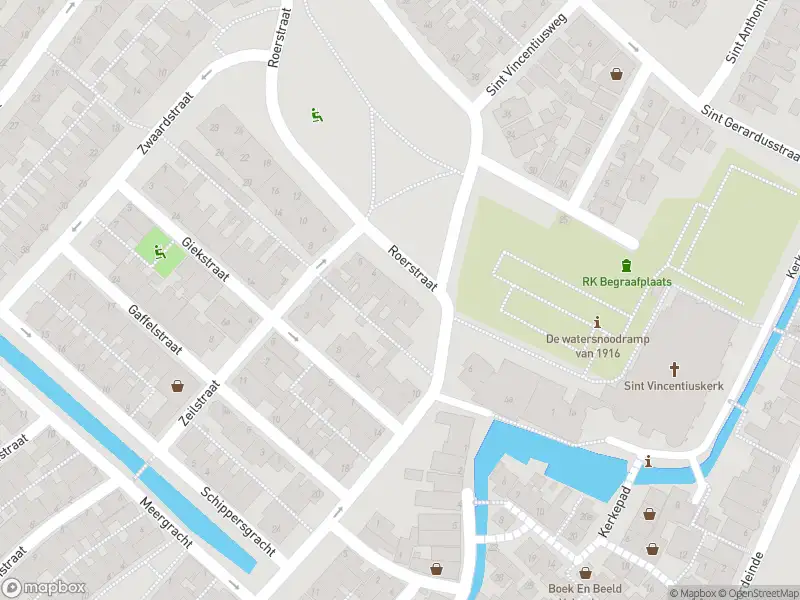 Ambulance met grote spoed naar de Roerstraat in Volendam