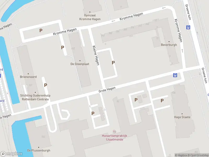 Ambulance met grote spoed naar de Grote Hagen in Rotterdam