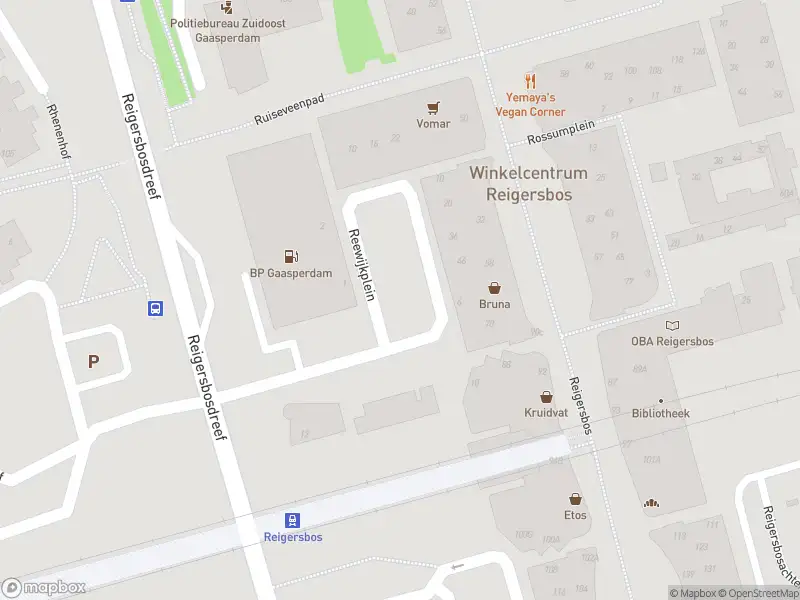 Ambulance met grote spoed naar de Reewijkplein in Amsterdam