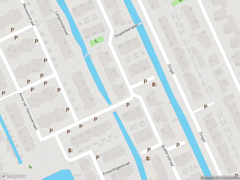 Ambulance met grote spoed naar de Anna van Hannoverlaan in Wateringen