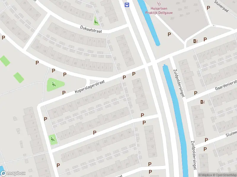 Brandweer met gepaste spoed naar de Koperslagerstraat in Delfgauw