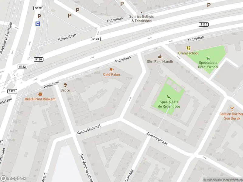 Ambulance met grote spoed naar de Abcoudestraat in Rotterdam