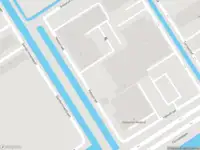 Brandweer en politie met grote spoed naar de Hatostraat in Rotterdam vanwege middelgrote brand