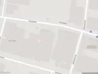 Ambulance met grote spoed naar de Sluisjesdijk in Rotterdam