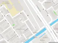 Ambulance met grote spoed naar de Drooghuisstraat in Delft