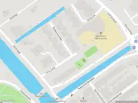 Ambulance met grote spoed naar de Rubberplantage in Delft