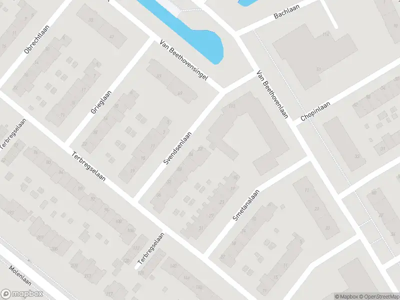 Ambulance met grote spoed naar de Svendsenlaan in Rotterdam