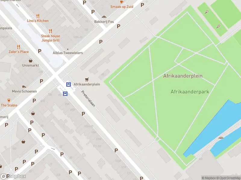 Ambulance met grote spoed naar de Pretorialaan in Rotterdam