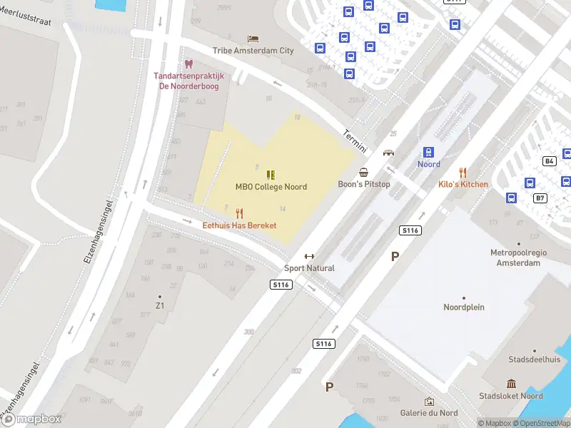 Ambulance met gepaste spoed naar de Gare du Nord in Amsterdam