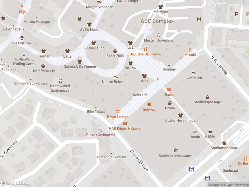 Brandweer met gepaste spoed naar de Nieuwstraat in Spijkenisse