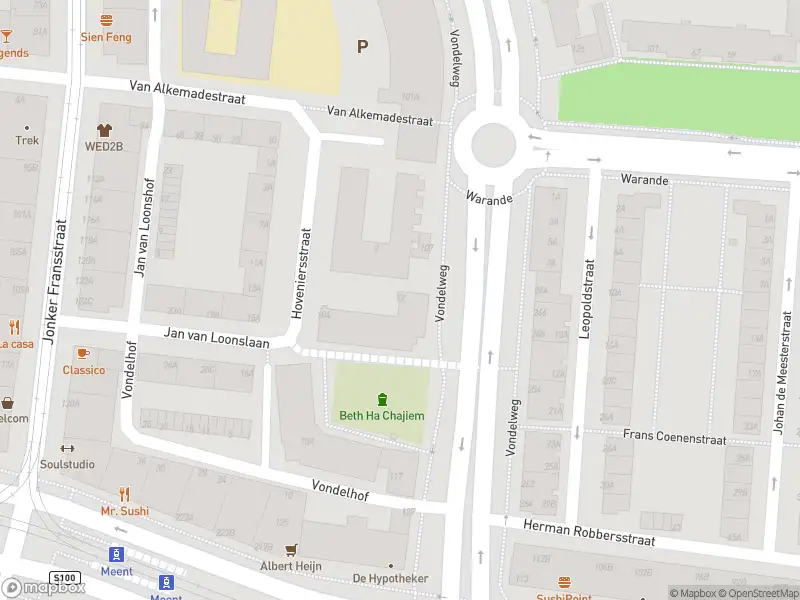 Ambulance met grote spoed naar de Hoveniersstraat in Rotterdam