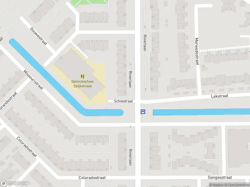 Ambulance met gepaste spoed naar de Rivierlaan in Spijkenisse