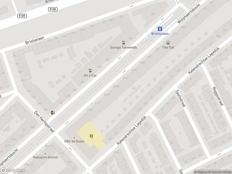 Ambulance met grote spoed naar de Wolphaertsbocht in Rotterdam