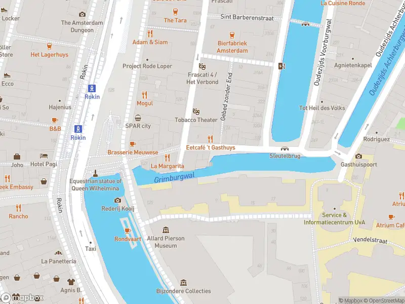 Ambulance met gepaste spoed naar de Grimburgwal in Amsterdam