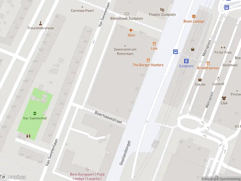 Ambulance met gepaste spoed naar de Boerhaavestraat in Rotterdam