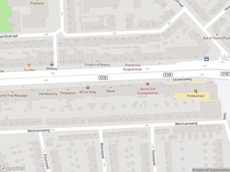 Ambulance met grote spoed naar de Strevelsweg in Rotterdam