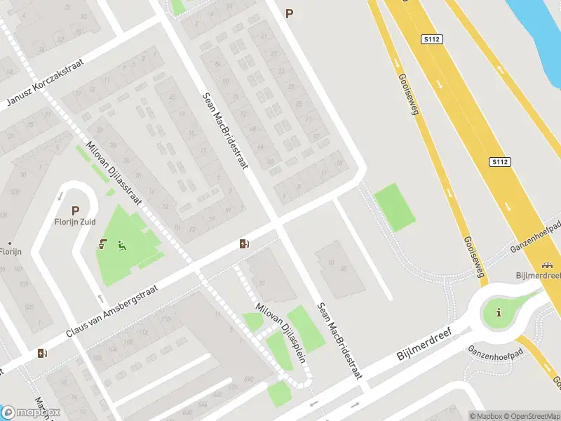 Ambulance met grote spoed naar de Sean MacBridestraat in Amsterdam