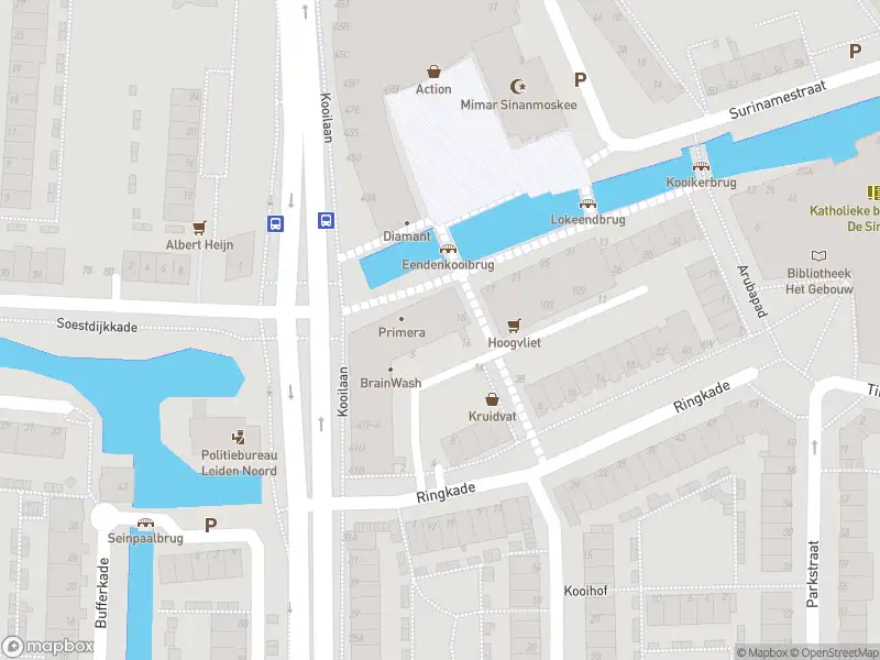 Ambulance met gepaste spoed naar de Kralendijkkade in Leiden