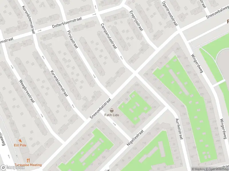 Ambulance met grote spoed naar de Pirolastraat in Amsterdam