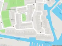 Ambulance met grote spoed naar de Sloepenwal in Leiden