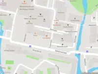 Ambulance met gepaste spoed naar de Standerdmolen in Leiden