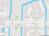 Brandweer met grote spoed naar de Haltewei in Barendrecht vanwege afhijsen patient