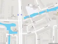 Ambulance met gepaste spoed naar de Kralendijkkade in Leiden