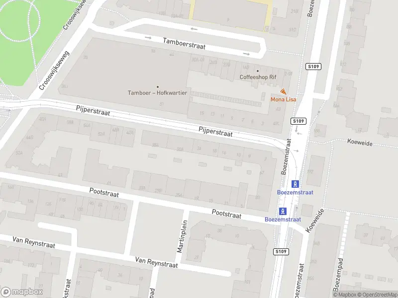 Ambulance met grote spoed naar de Pijperstraat in Rotterdam