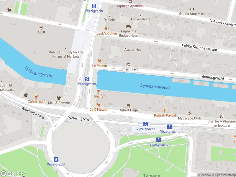 Ambulance met grote spoed naar de Eerste Weteringplantsoen in Amsterdam