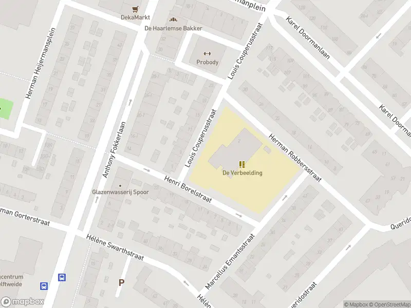 Ambulance met gepaste spoed naar de Louis Couperusstraat in Haarlem