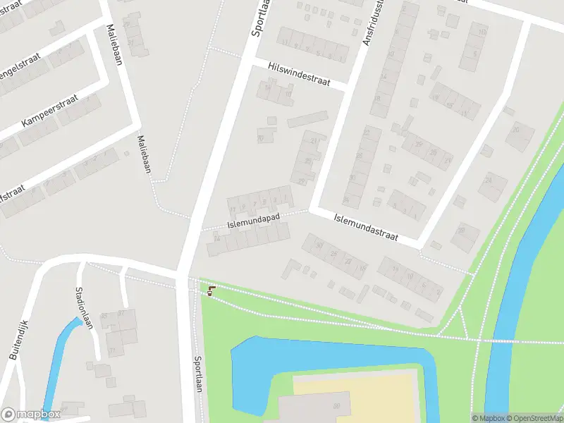 Ambulance met gepaste spoed naar de Islemundapad in Rotterdam