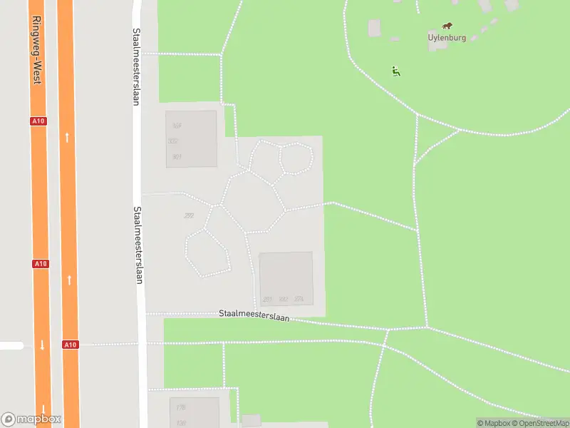 Ambulance met grote spoed naar de Staalmeesterslaan in Amsterdam