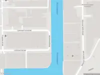 Ambulance met grote spoed naar de Windtunnelkade in Amsterdam