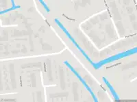 Ambulance met grote spoed naar de Oostdijk in Hellevoetsluis