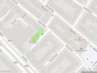 Ambulance met grote spoed naar de Schout Heynricstraat in Rotterdam