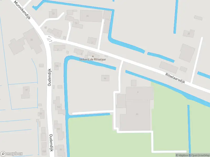 Ambulance met grote spoed naar de Ritselaarsdijk in Strijen