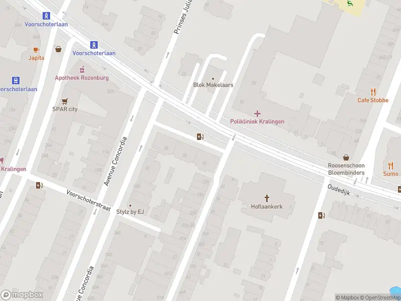 Ambulance met grote spoed naar de Oudedijk in Rotterdam