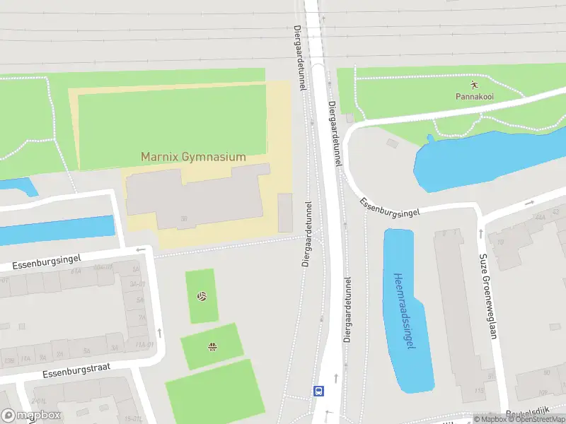 Ambulance met grote spoed naar de Essenburgsingel in Rotterdam