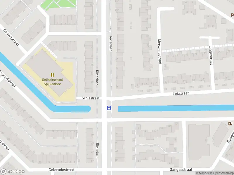 Ambulance met gepaste spoed naar de Rivierlaan in Spijkenisse