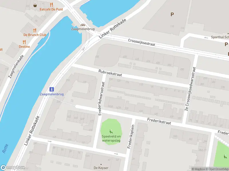 Ambulance met grote spoed naar de Rubroekstraat in Rotterdam