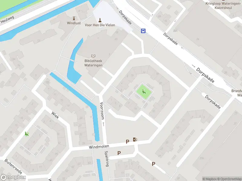 Ambulance met grote spoed naar de Voorzoom in Wateringen