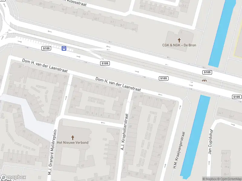 Ambulance met gepaste spoed naar de Dom H. van der Laanstraat in Amsterdam