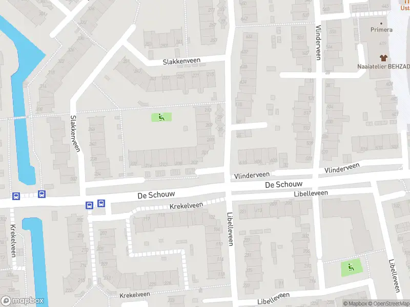 Ambulance met grote spoed naar de Slakkenveen in Spijkenisse