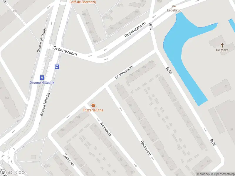 Ambulance met grote spoed naar de Reineveld in Rotterdam