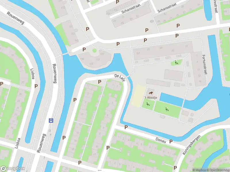 Ambulance met grote spoed naar de De Lely in Wormer