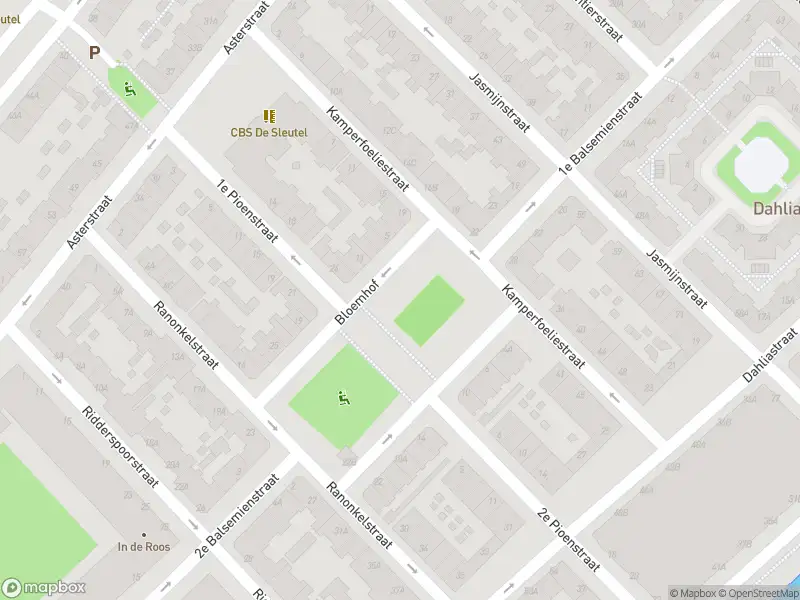 Ambulance met grote spoed naar de Bloemhof in Rotterdam