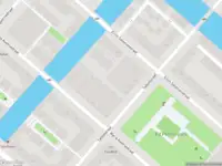 Ambulance met grote spoed naar de Bernhard Eilershof in Amsterdam