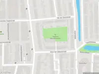 Ambulance met gepaste spoed naar de Bernhardkade in Leiden