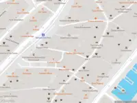 Ambulance met grote spoed naar de Sint Jacobsstraat in Amsterdam