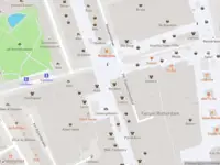 Ambulance met gepaste spoed naar de Lijnbaan in Rotterdam